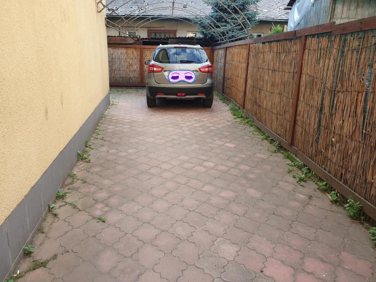 Мандри Хостел Uzhhorod Exterior photo